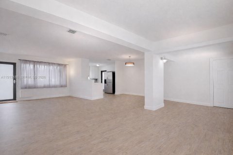 House in Fort Lauderdale, Florida 3 bedrooms, 120.77 sq.m. № 2015835 - photo 15