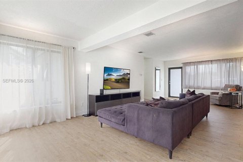 House in Fort Lauderdale, Florida 3 bedrooms, 120.77 sq.m. № 2015835 - photo 16