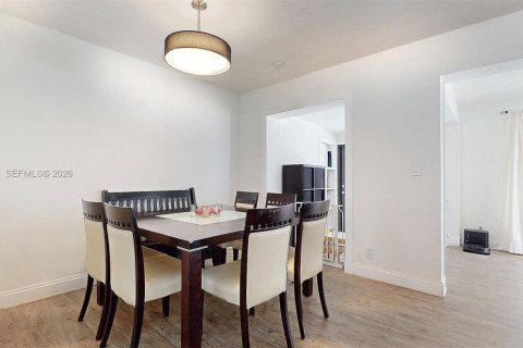 House in Fort Lauderdale, Florida 3 bedrooms, 120.77 sq.m. № 2015835 - photo 18