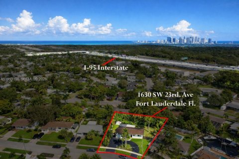 House in Fort Lauderdale, Florida 3 bedrooms, 120.77 sq.m. № 2015835 - photo 3