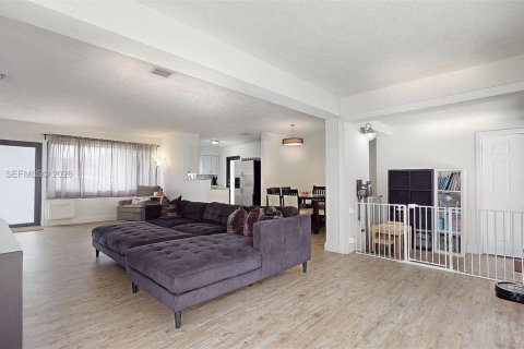 House in Fort Lauderdale, Florida 3 bedrooms, 120.77 sq.m. № 2015835 - photo 14