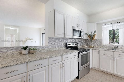 House in Fort Lauderdale, Florida 3 bedrooms, 120.77 sq.m. № 2015835 - photo 28