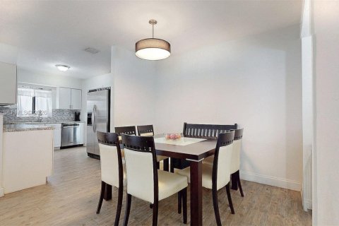 House in Fort Lauderdale, Florida 3 bedrooms, 120.77 sq.m. № 2015835 - photo 19