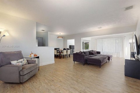 House in Fort Lauderdale, Florida 3 bedrooms, 120.77 sq.m. № 2015835 - photo 10
