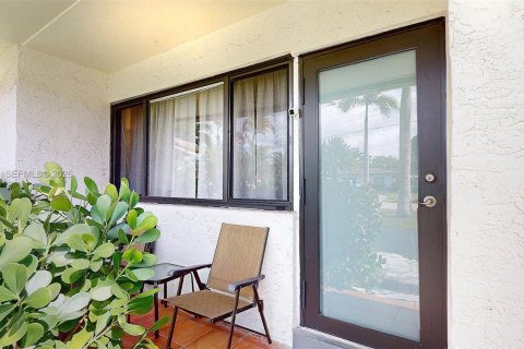House in Fort Lauderdale, Florida 3 bedrooms, 120.77 sq.m. № 2015835 - photo 9