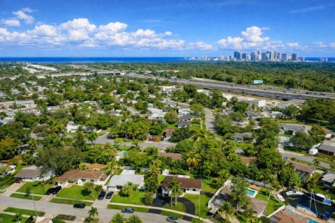 House in Fort Lauderdale, Florida 3 bedrooms, 120.77 sq.m. № 2015835 - photo 4