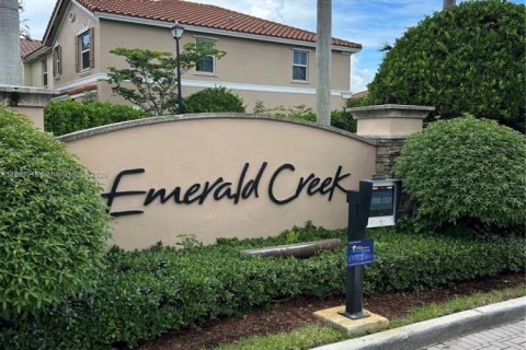 Adosado en venta en Plantation, Florida, 4 dormitorios, 185.06 m2 № 1930647 - foto 1