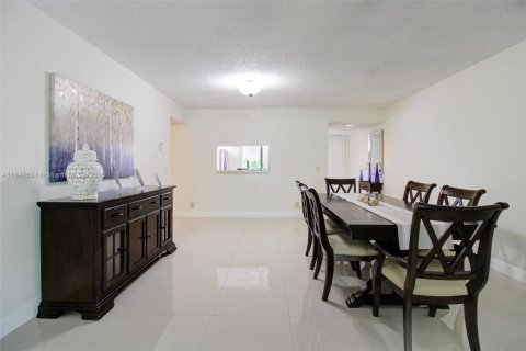 Condo in Pembroke Pines, Florida, 1 bedroom  № 1979099 - photo 7