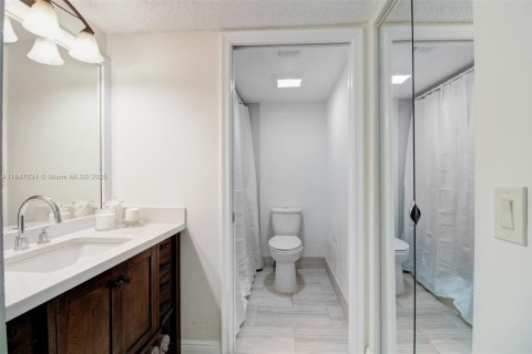 Condo in Pembroke Pines, Florida, 1 bedroom  № 1979099 - photo 10