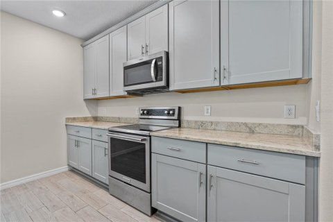 House in New Smyrna Beach, Florida 4 bedrooms, 251.02 sq.m. № 2419717 - photo 23