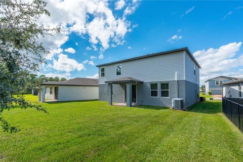 House in New Smyrna Beach, Florida 4 bedrooms, 251.02 sq.m. № 2419717 - photo 11