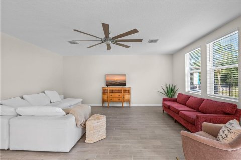 House in New Smyrna Beach, Florida 4 bedrooms, 251.02 sq.m. № 2419717 - photo 18