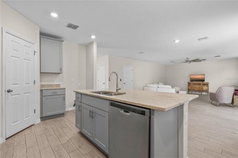 House in New Smyrna Beach, Florida 4 bedrooms, 251.02 sq.m. № 2419717 - photo 24