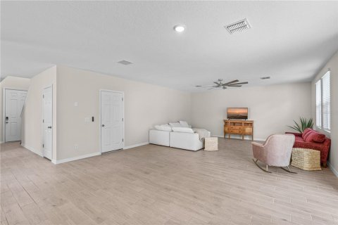 House in New Smyrna Beach, Florida 4 bedrooms, 251.02 sq.m. № 2419717 - photo 17