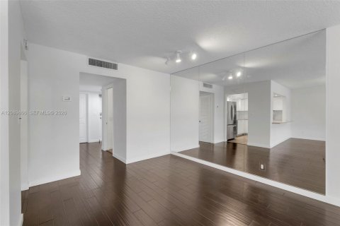 Condo in Fort Lauderdale, Florida, 1 bedroom  № 2368067 - photo 18