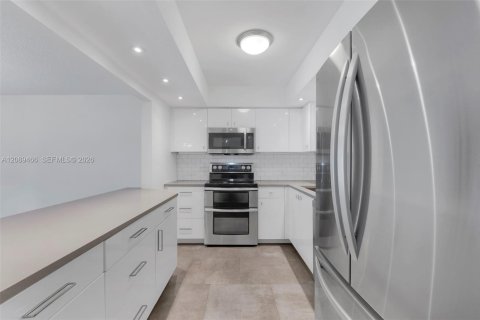 Condo in Fort Lauderdale, Florida, 1 bedroom  № 2368067 - photo 14