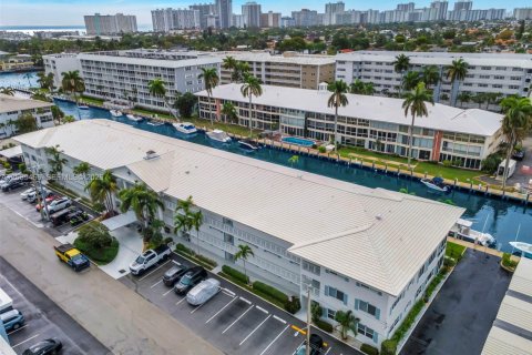Condo in Fort Lauderdale, Florida, 1 bedroom  № 2368067 - photo 7