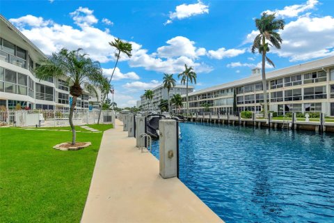 Condo in Fort Lauderdale, Florida, 1 bedroom  № 2368067