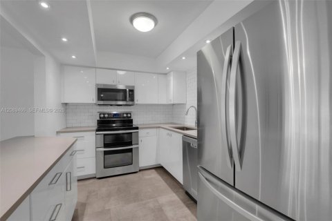 Condo in Fort Lauderdale, Florida, 1 bedroom  № 2368067 - photo 13