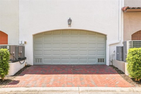 Condo in Tampa, Florida, 3 bedrooms  № 2229881 - photo 28