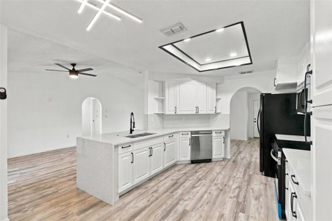 Casa en venta en Spring Hill, Florida, 3 dormitorios, 155.15 m2 № 2410103 - foto 10