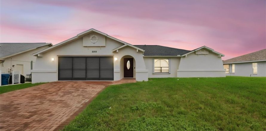 Casa en Spring Hill, Florida 3 dormitorios, 155.15 m2 № 2410103