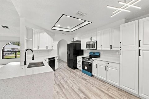 Casa en venta en Spring Hill, Florida, 3 dormitorios, 155.15 m2 № 2410103 - foto 9