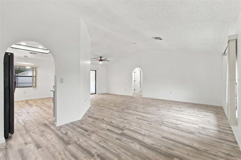 Casa en venta en Spring Hill, Florida, 3 dormitorios, 155.15 m2 № 2410103 - foto 5