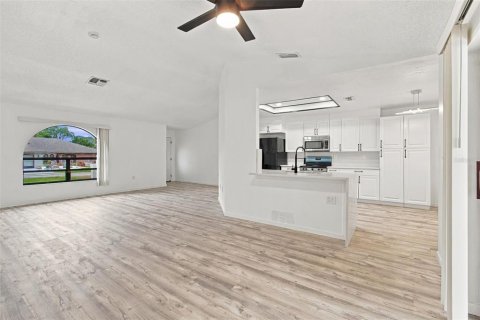 Casa en venta en Spring Hill, Florida, 3 dormitorios, 155.15 m2 № 2410103 - foto 8