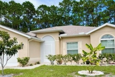 House in Palm Coast, Florida 3 bedrooms, 170.2 sq.m. № 1785530 - photo 1