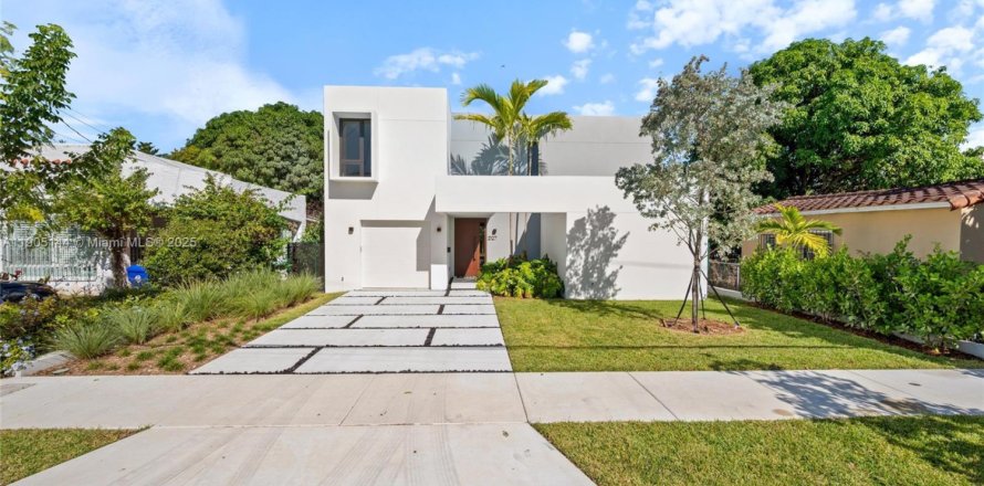 Дом в Майами, Флорида 4 спальни, 327.76м2 № 1971320