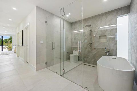 Купить виллу или дом в Майами, Флорида 4 спальни, 327.76м2, № 1971320 - фото 15