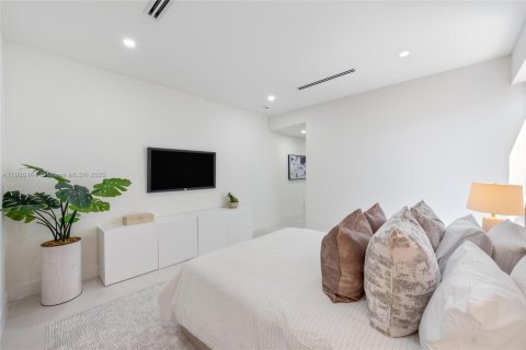 Купить виллу или дом в Майами, Флорида 4 спальни, 327.76м2, № 1971320 - фото 17