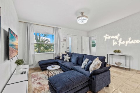 Villa ou maison à vendre à Fort Lauderdale, Floride: 3 chambres, 135.08 m2 № 2336045 - photo 2
