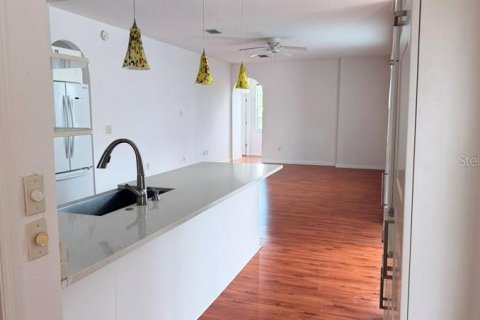 Villa ou maison à louer à Tampa, Floride: 4 chambres, 218.88 m2 № 2297178 - photo 14