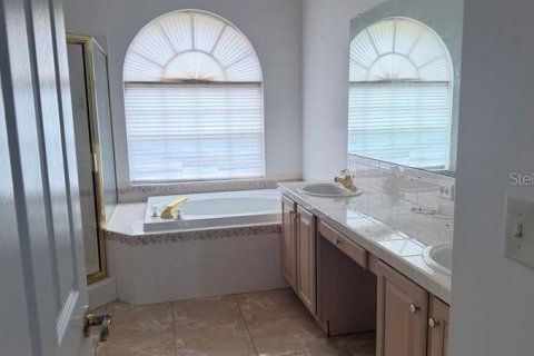 Villa ou maison à louer à Tampa, Floride: 4 chambres, 218.88 m2 № 2297178 - photo 10