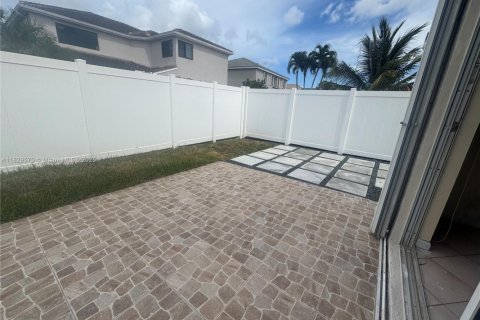 House in Miramar, Florida 4 bedrooms, 137.22 sq.m. № 2042204 - photo 6