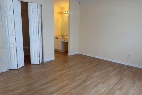 House in Miramar, Florida 4 bedrooms, 137.22 sq.m. № 2042204 - photo 14