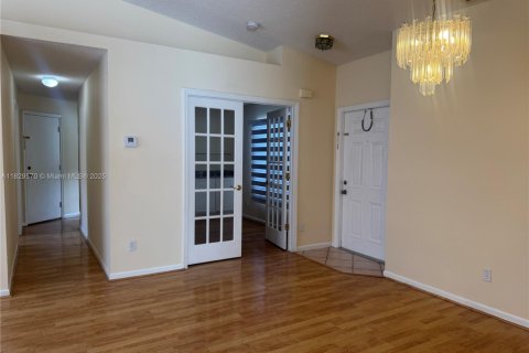 House in Miramar, Florida 4 bedrooms, 137.22 sq.m. № 2042204 - photo 17