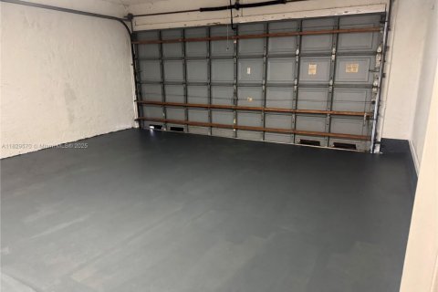 House in Miramar, Florida 4 bedrooms, 137.22 sq.m. № 2042204 - photo 22