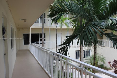Condominio en alquiler en Bay Harbor Islands, Florida, 1 dormitorio, 73.3 m2 № 1775187 - foto 11