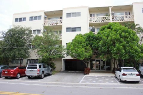 Condominio en alquiler en Bay Harbor Islands, Florida, 1 dormitorio, 73.3 m2 № 1775187 - foto 12