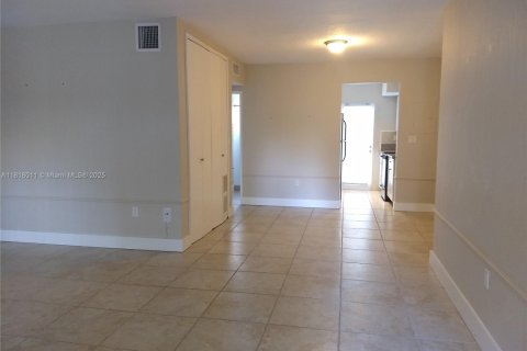 Condominio en alquiler en Bay Harbor Islands, Florida, 1 dormitorio, 73.3 m2 № 1775187 - foto 6