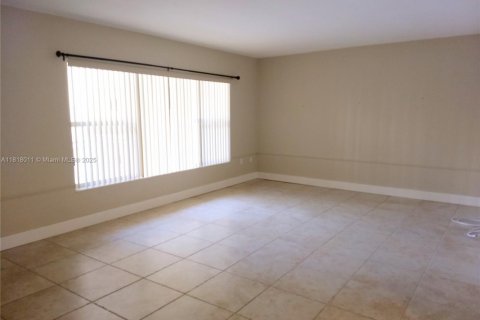 Condominio en alquiler en Bay Harbor Islands, Florida, 1 dormitorio, 73.3 m2 № 1775187 - foto 1