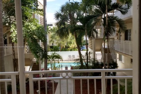 Condominio en alquiler en Bay Harbor Islands, Florida, 1 dormitorio, 73.3 m2 № 1775187 - foto 13