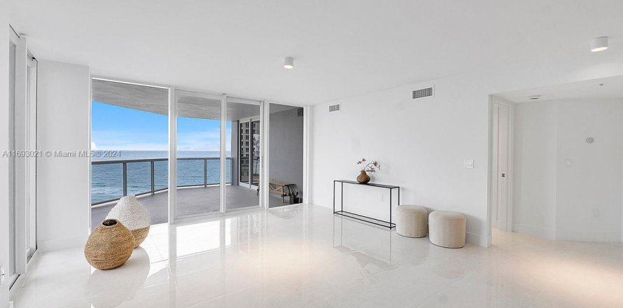 Condo in Miami Beach, Florida, 2 bedrooms № 1705786