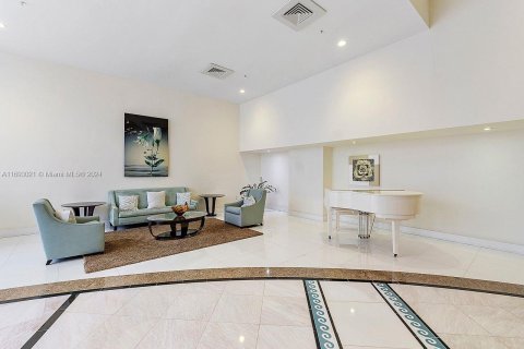 Condo in Miami Beach, Florida, 2 bedrooms  № 1705786 - photo 28