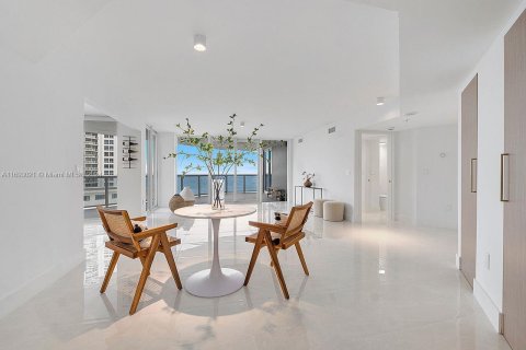 Condo in Miami Beach, Florida, 2 bedrooms  № 1705786 - photo 2