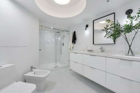 Condo in Miami Beach, Florida, 2 bedrooms  № 1705786 - photo 6