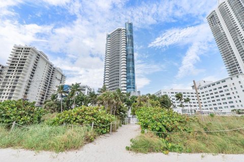 Condo in Miami Beach, Florida, 2 bedrooms  № 1705786 - photo 13